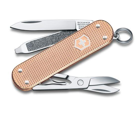 https://imageengine.victorinox.com/mediahub/152831/560Wx490H/SAK_0-6221-202_S1.jpg