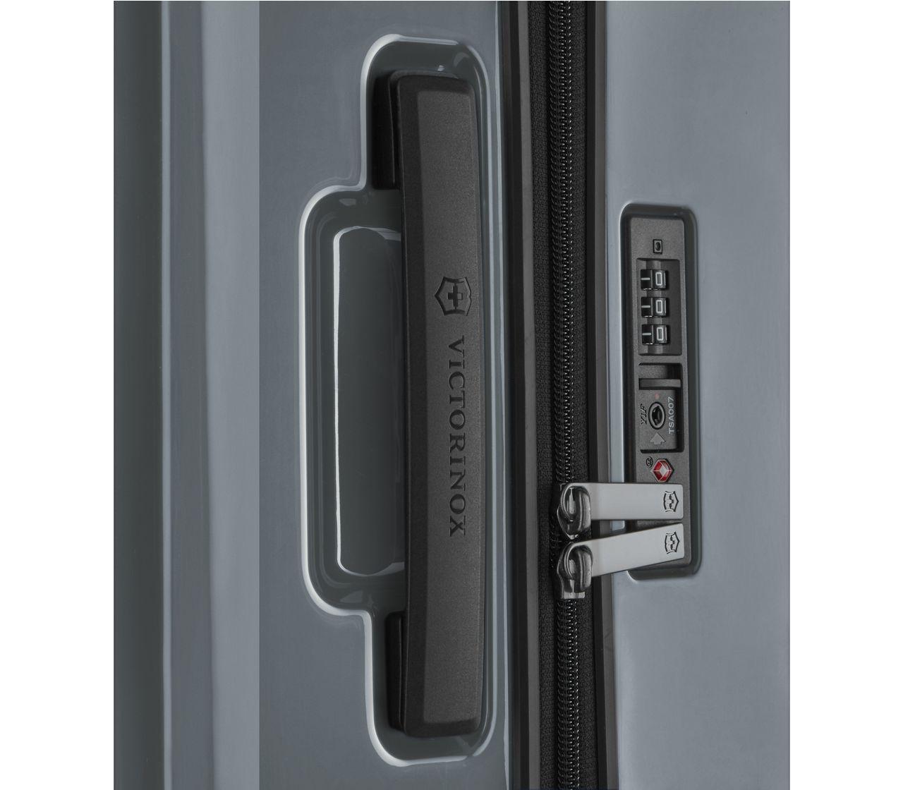 Airox Medium Hardside Case-612508