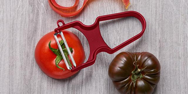 Eplucheur Victorinox - Peler des tomates Enlever la peau des poivrons