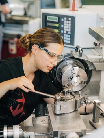 emplois-nouvelle-generation-une-journee-dans-la-vie-d-un-apprenti2