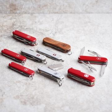 Small pocket knives cat img
