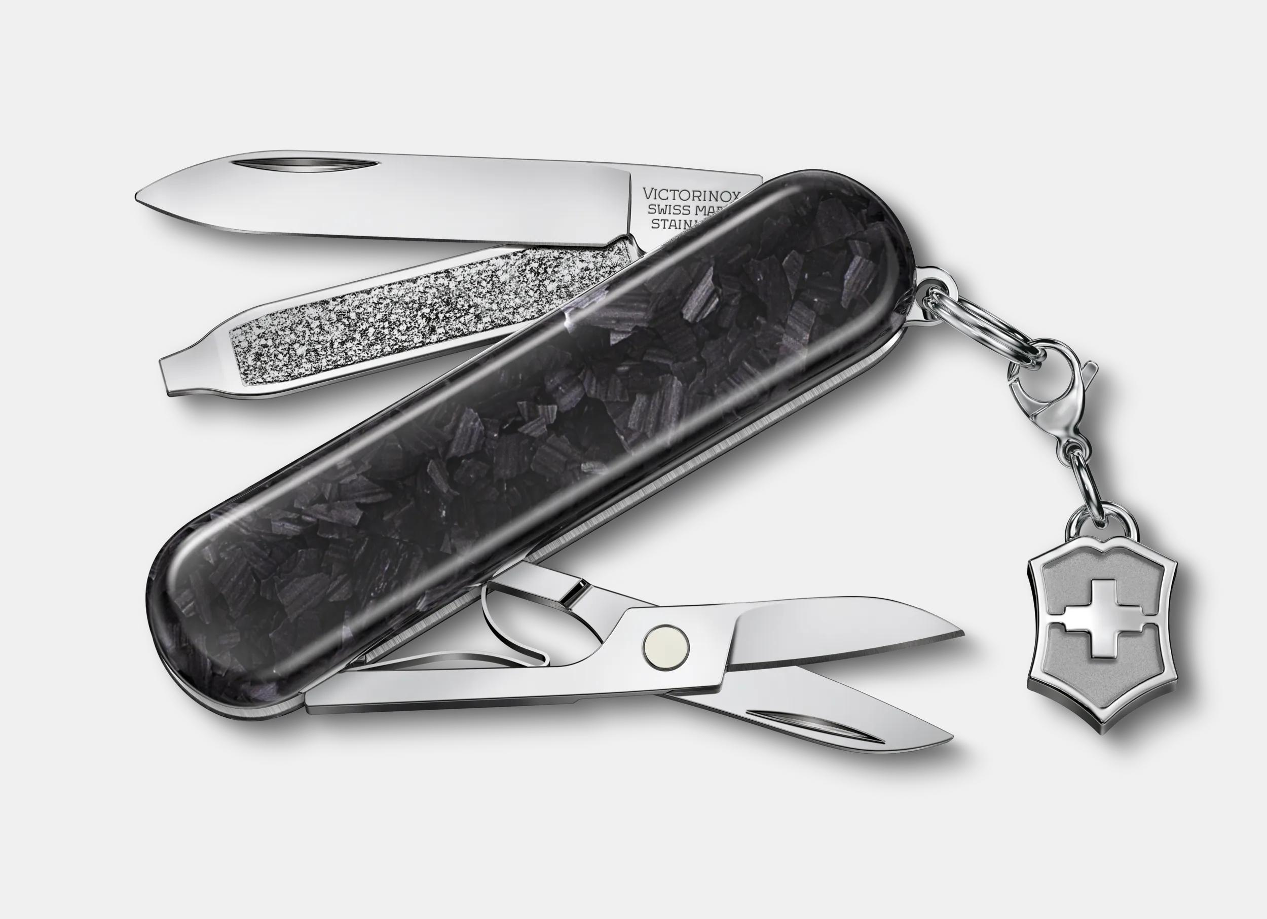 Victorinox クラシック SD ブリリアント カーボン カーボン - 0.6221.90