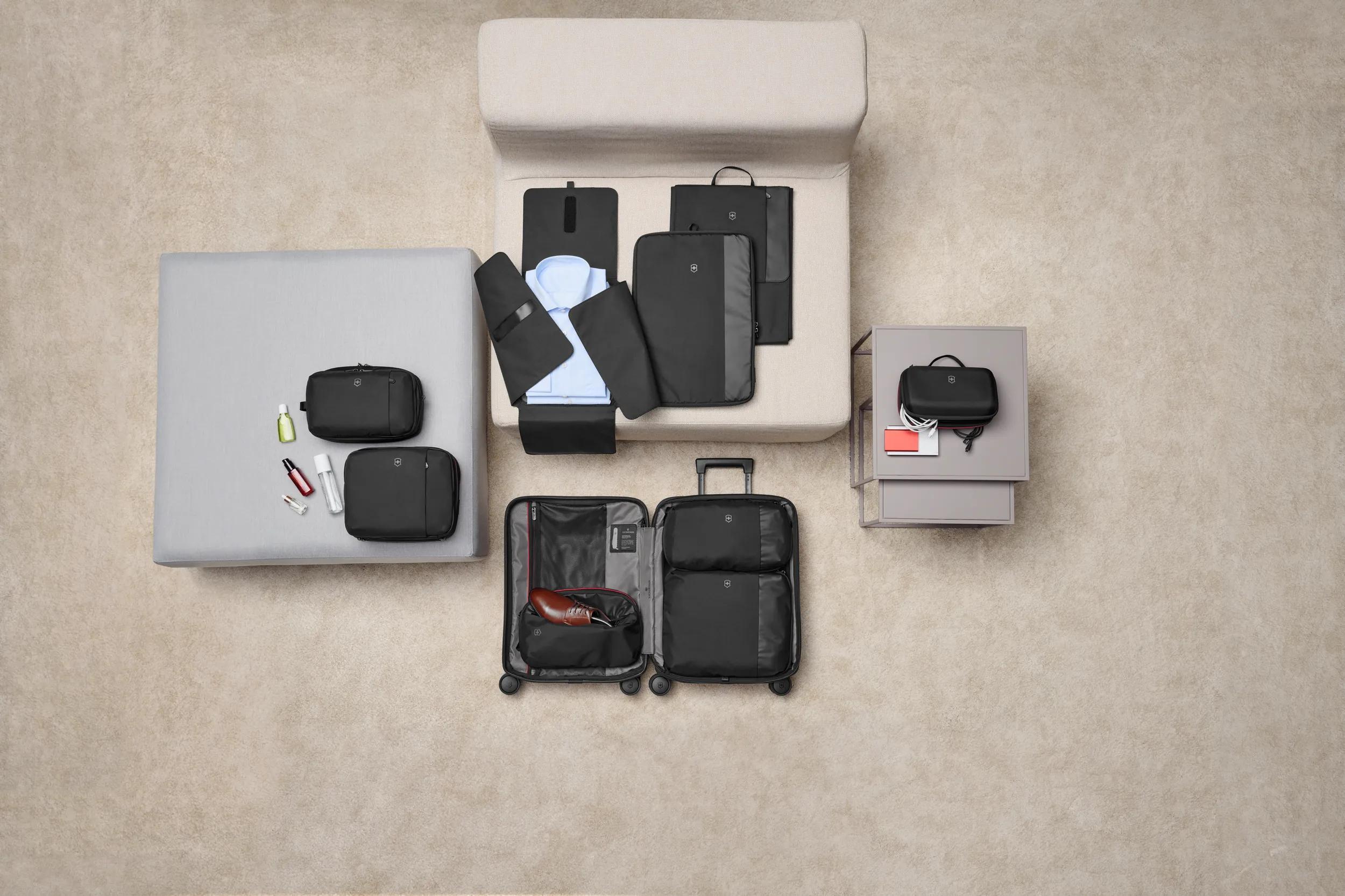 VICTORINOX ビューティーケース 吊るして使える着脱ポーチ付き VICTORINOX ビューティーケース 吊るして使える着脱ポーチ付き