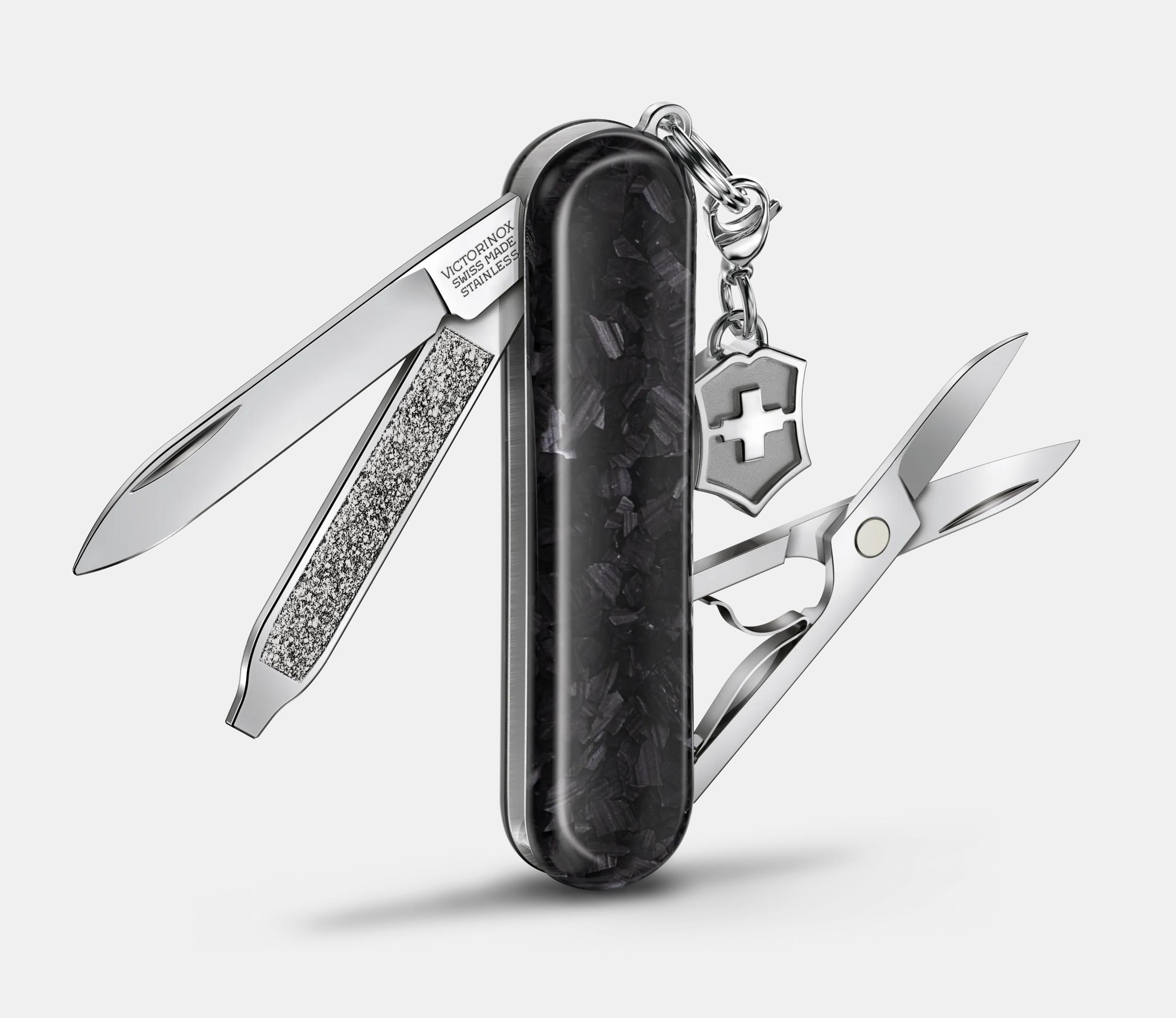 A*i様 (正規品)VICTORINOXクラシック SDブリリアントカーボン Victorinox クラシック SD ブリリアント カーボン カーボン - 0.6221.90