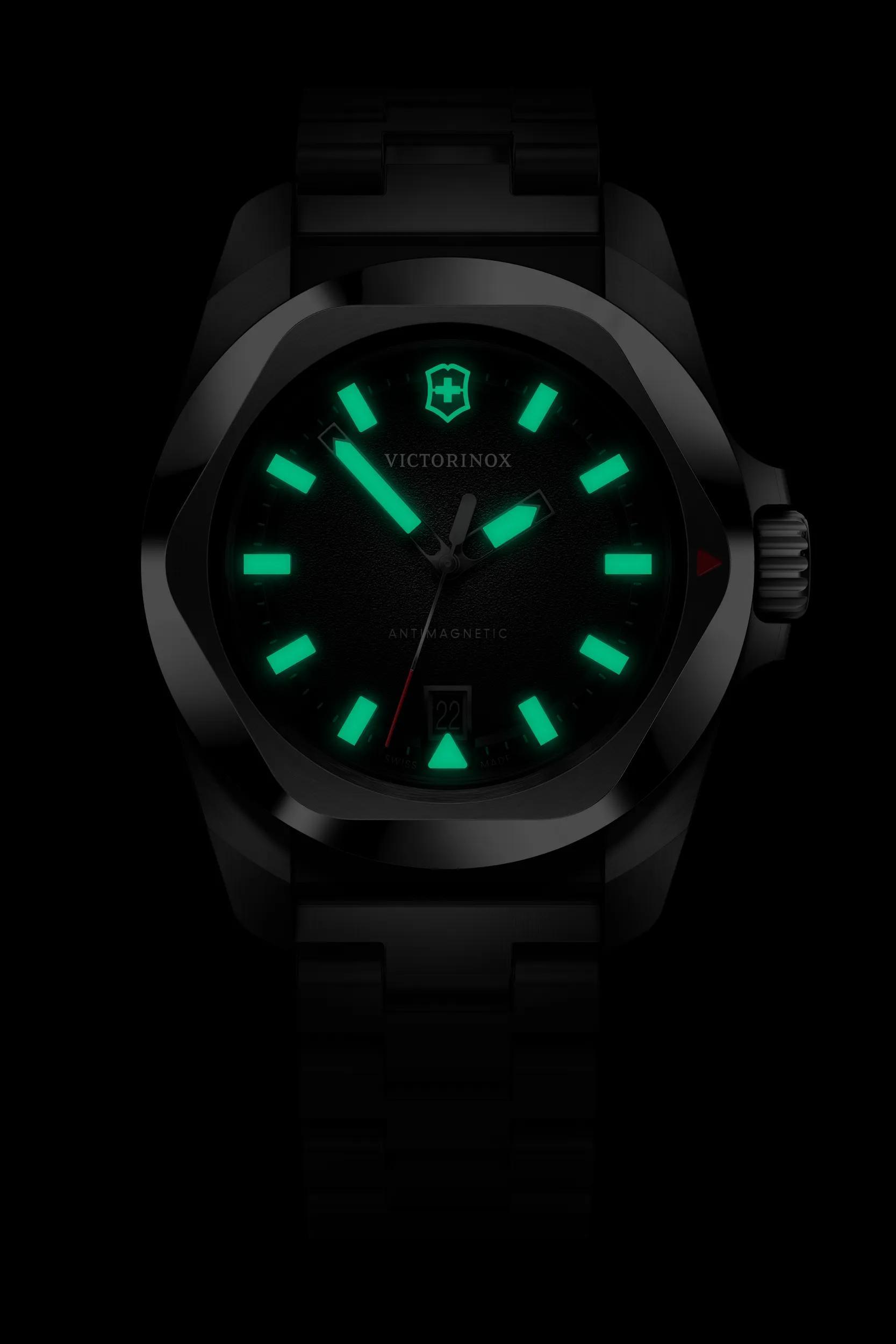 新国誠一 works 1952-1977 Victorinox I.N.O.X. Quartz in I.N.O.X. Quartz - 242030