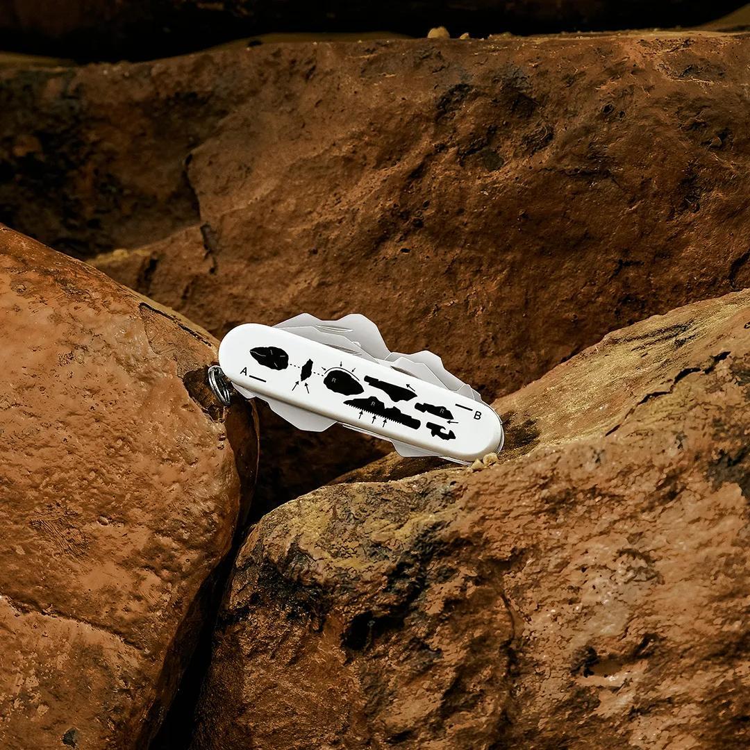 ビクトリノックスOff-White 1.3611.OW Victorinox in Designer White -