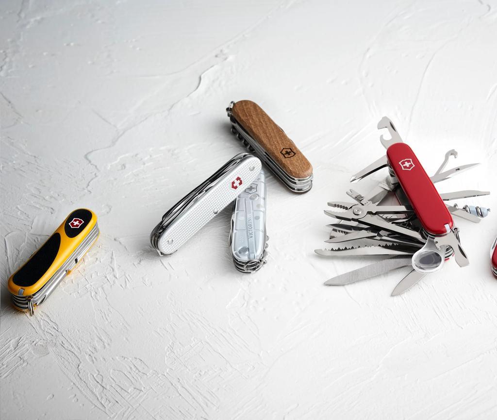 SAK_Medium_PocketKnives_B1-jpg