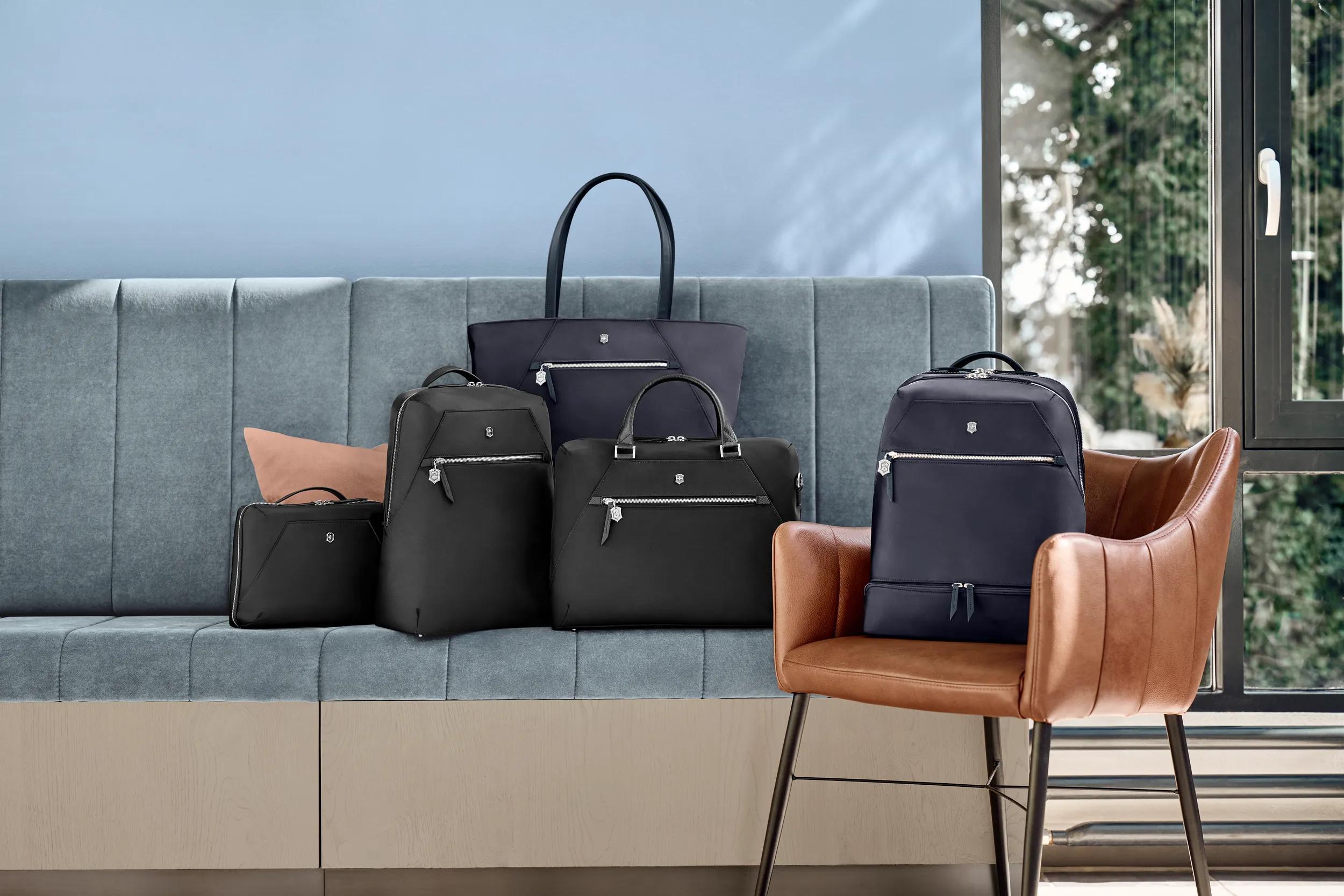 ヴィクトリアン小バック VICTORINOX ビクトリノックス 公式 コンパクトバックパック 16L