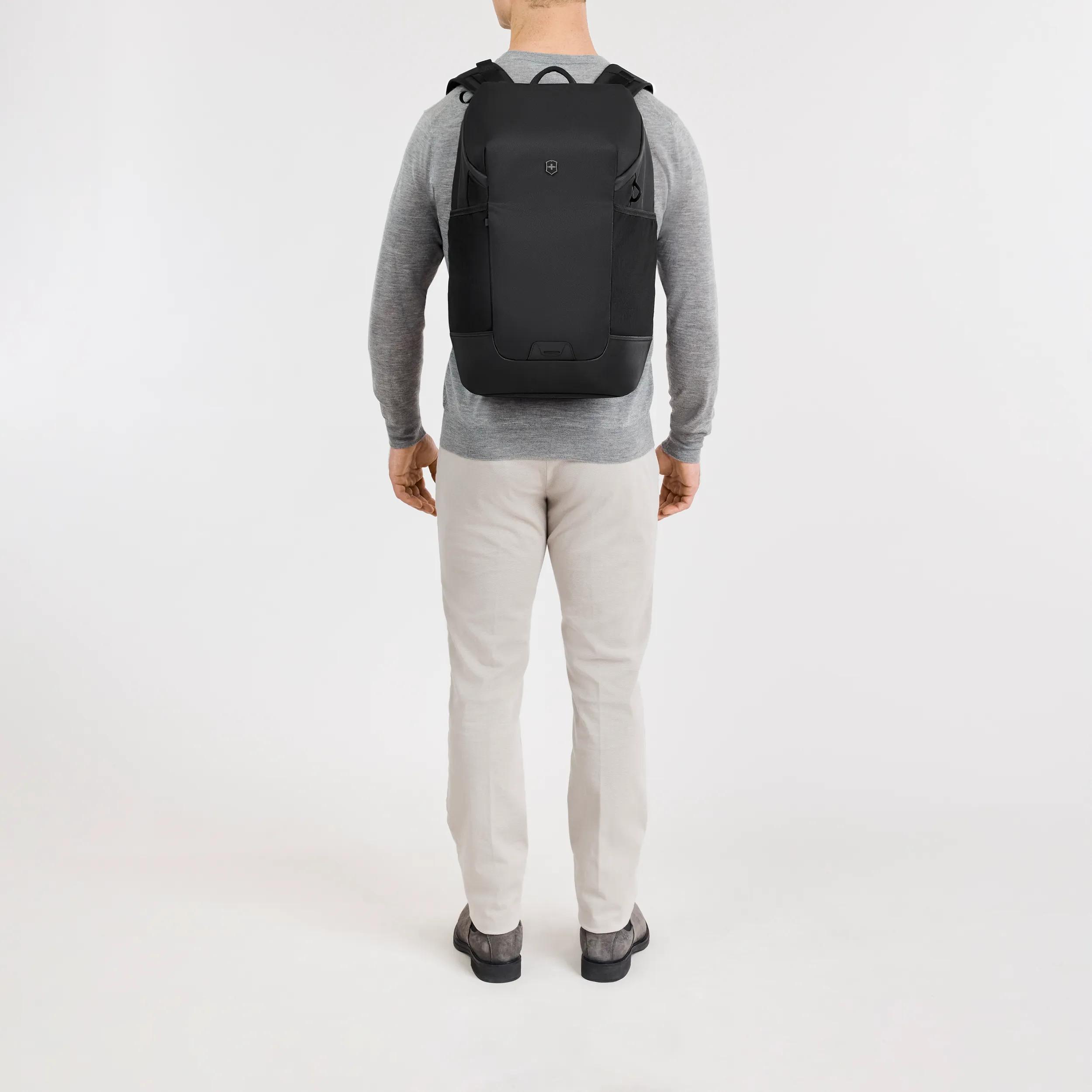 TGE_653548_In-Scale_Casual_LS
