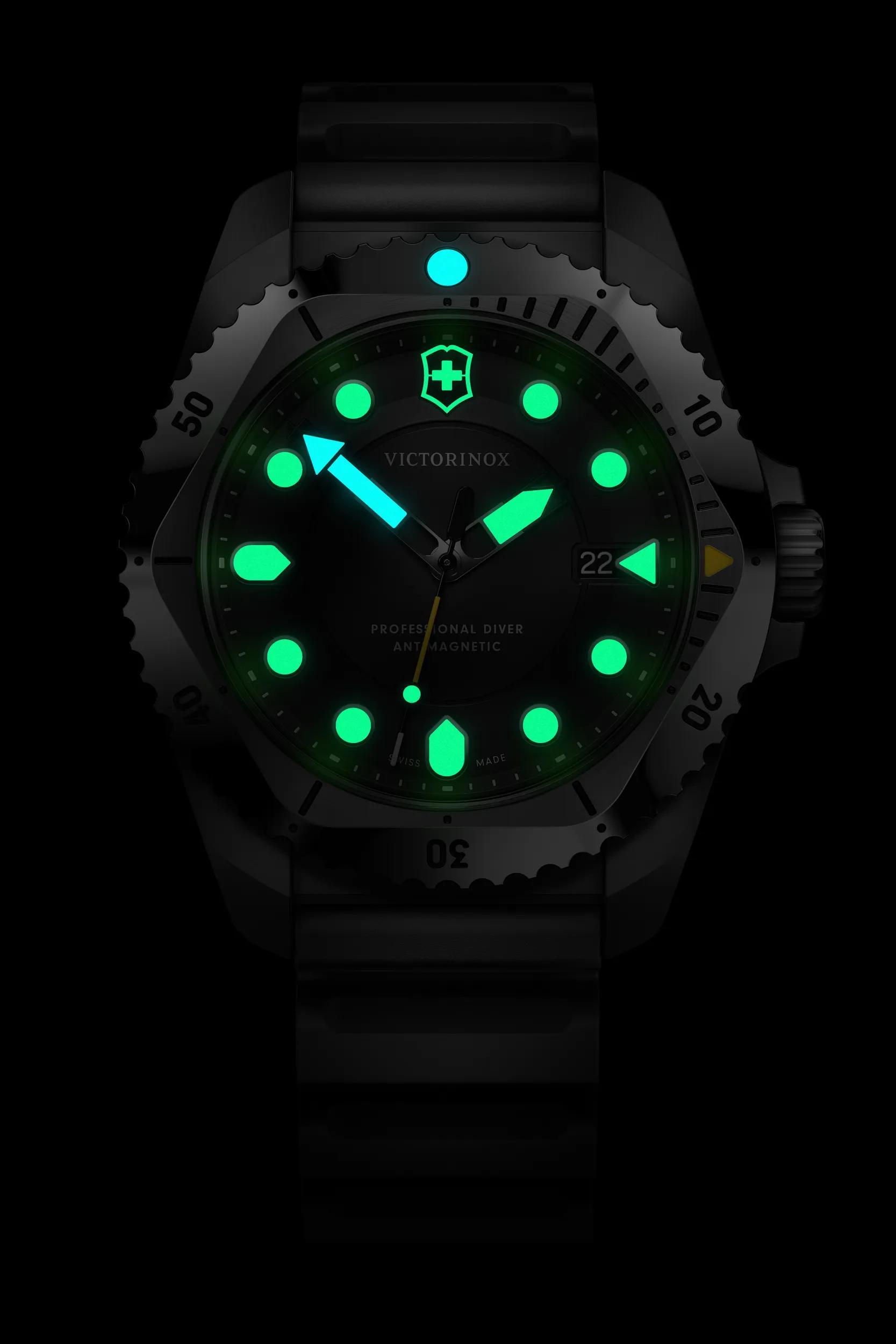 Def Tk② Victorinox Dive Pro Quartz in Dive Pro Quartz - 241990