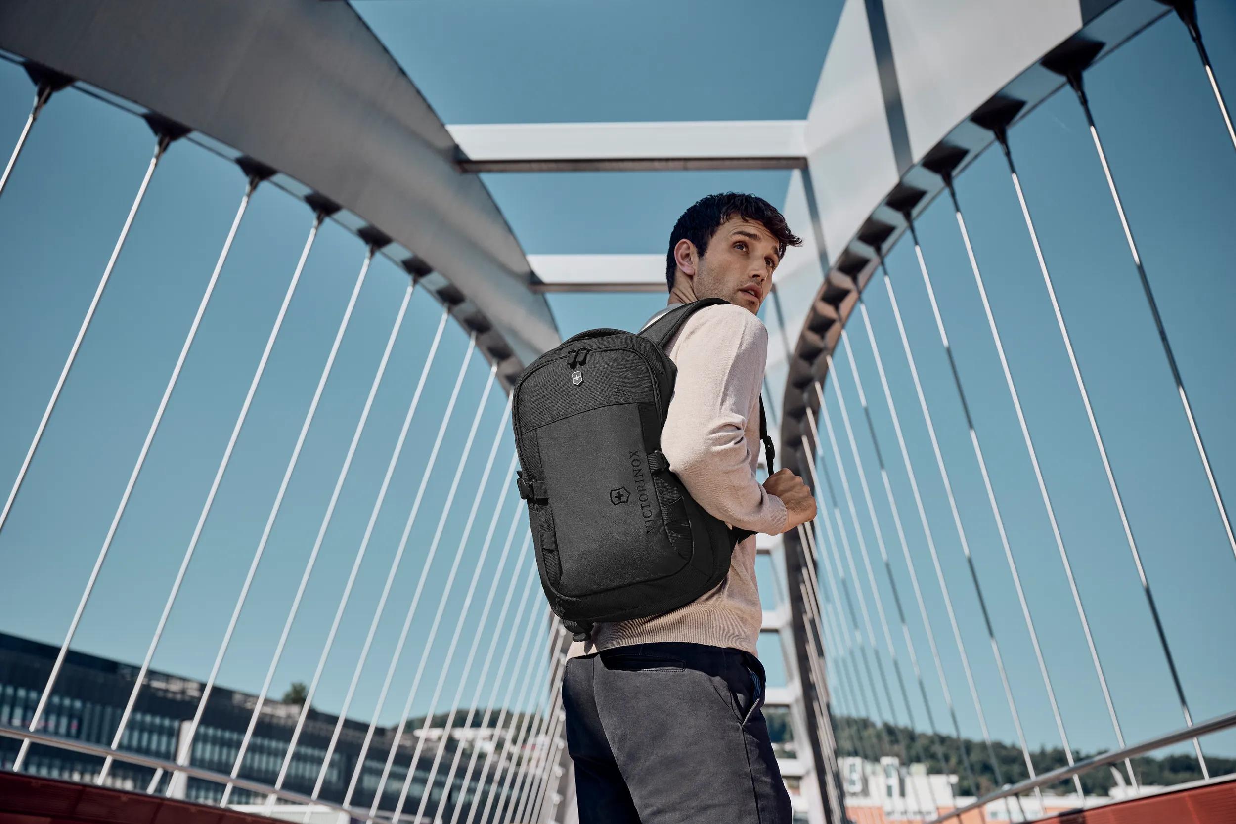 Victorinox City Pouch Rucksack – Frostgrau, RFID-Schutz, 19 X 12 X 6 Cm, Unisex