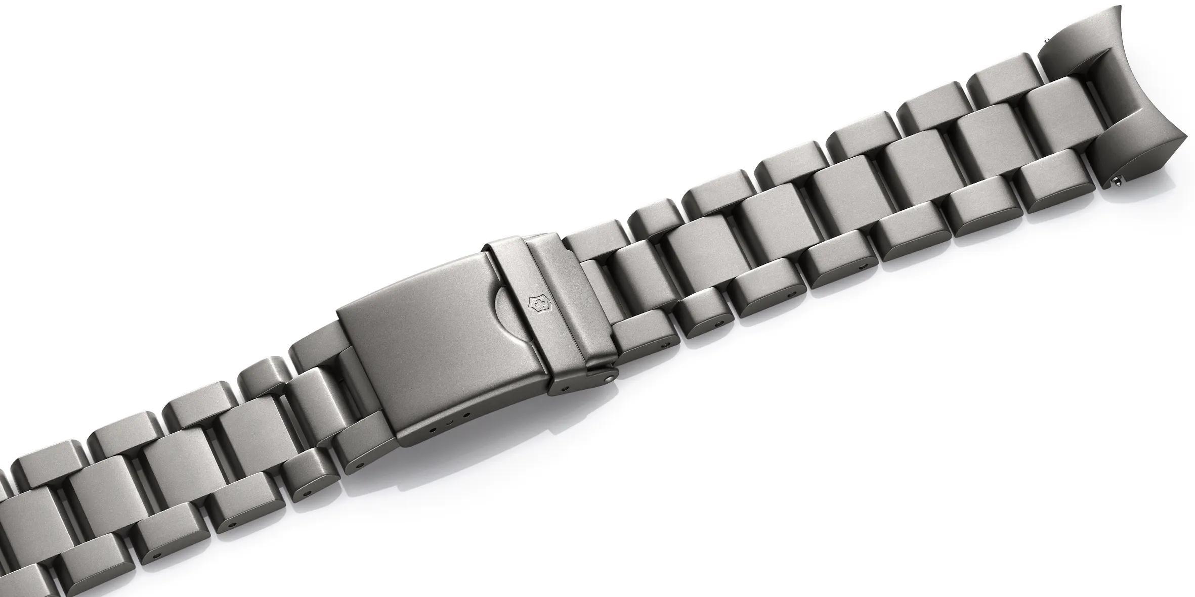 Victorinox Titanium bracelet with clasp in Titanium bracelet with