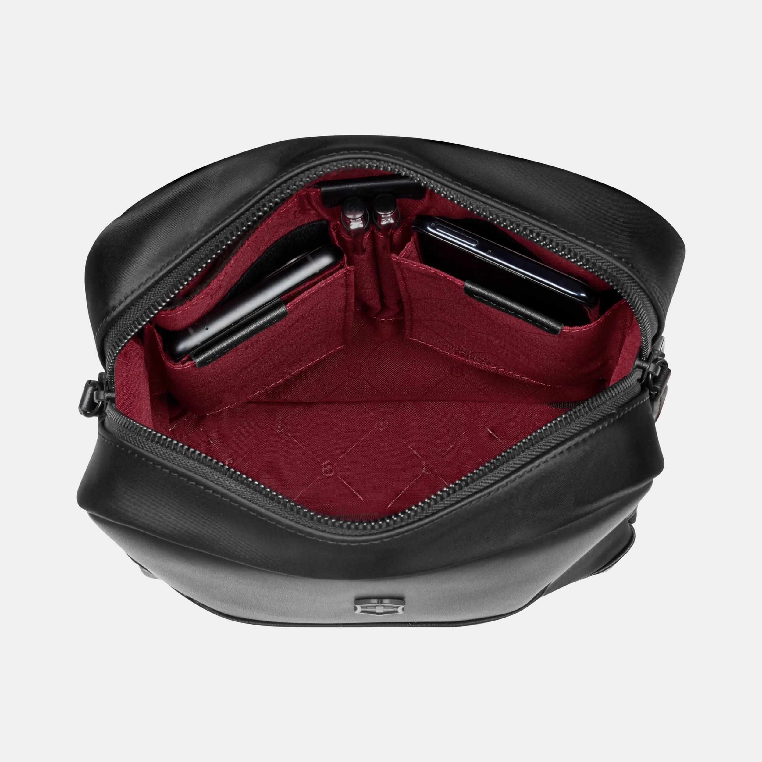   TH メタルロゴ付き クロスボディバッグ Victorinox アロックス ネロ クロスボディバッグ ブラック - 612767