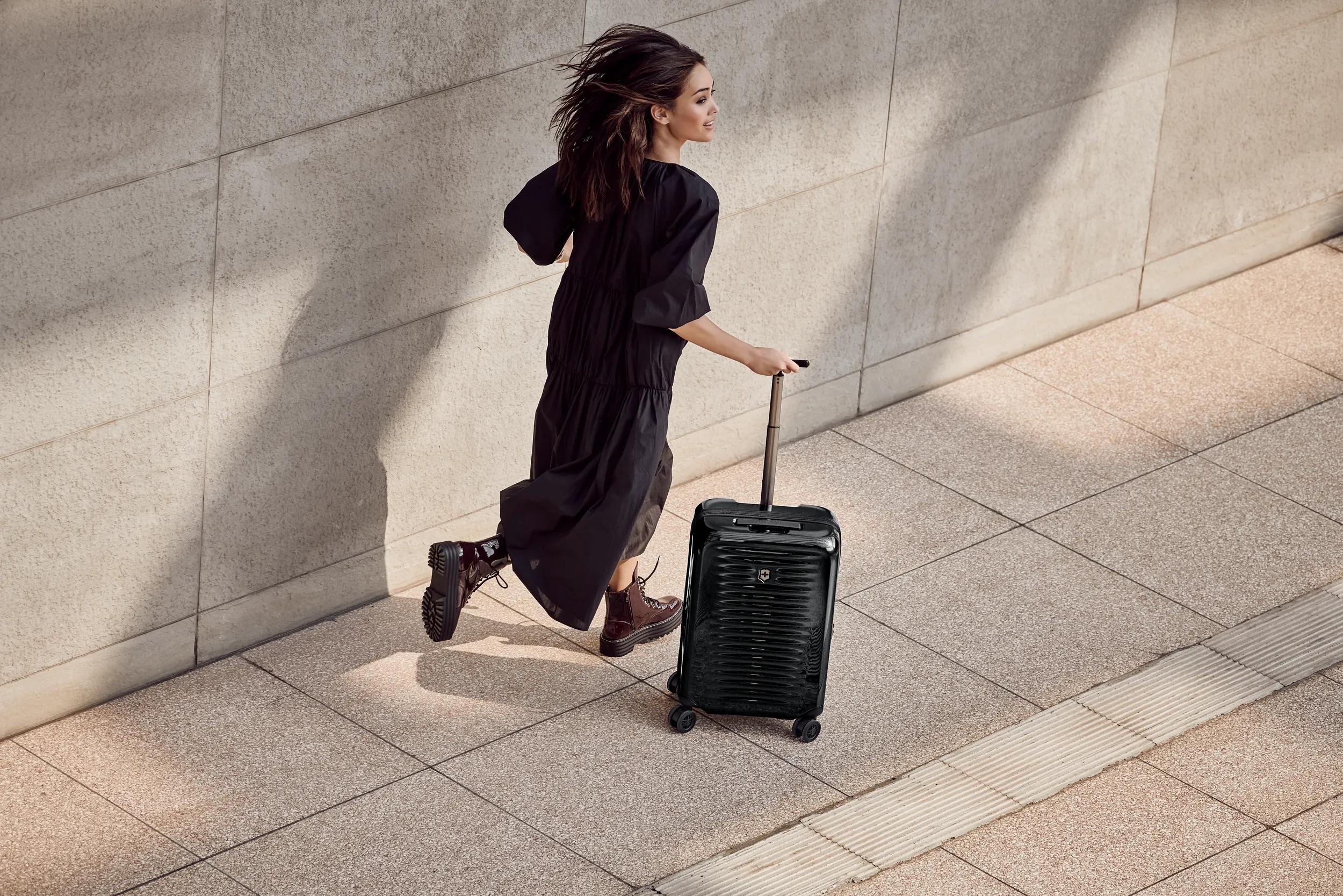 The advantages of hardside luggage