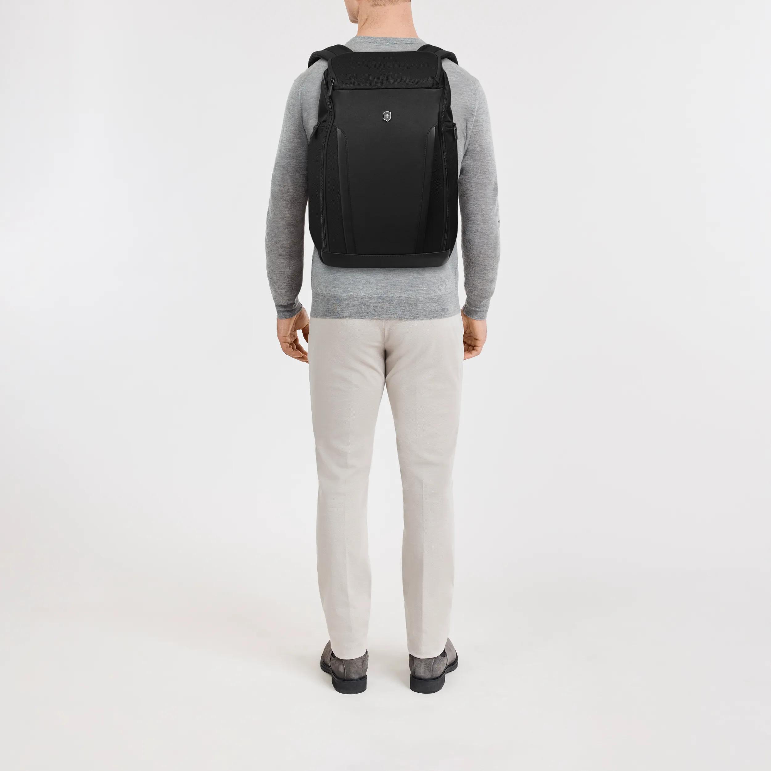 TGE_602153_In-Scale_Casual_LS