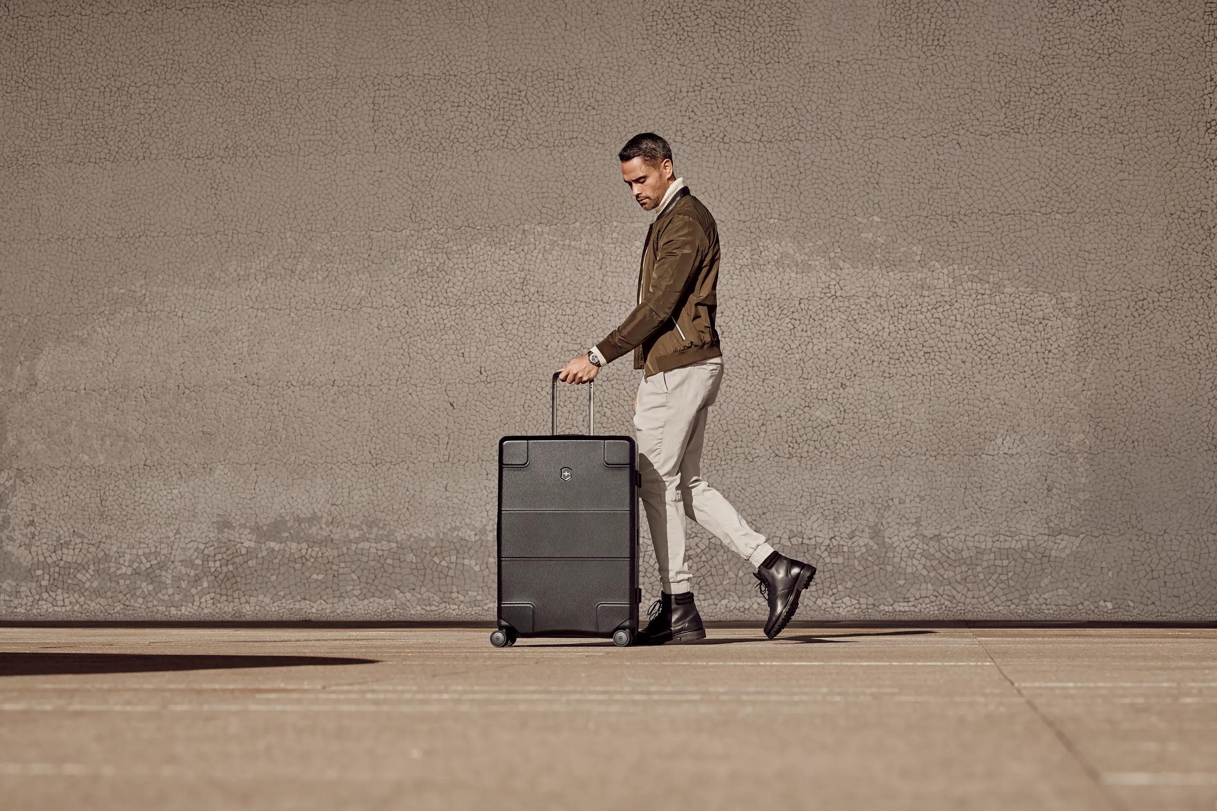 Victorinox Lexicon Framed Series Large Hardside Case in black - 610541