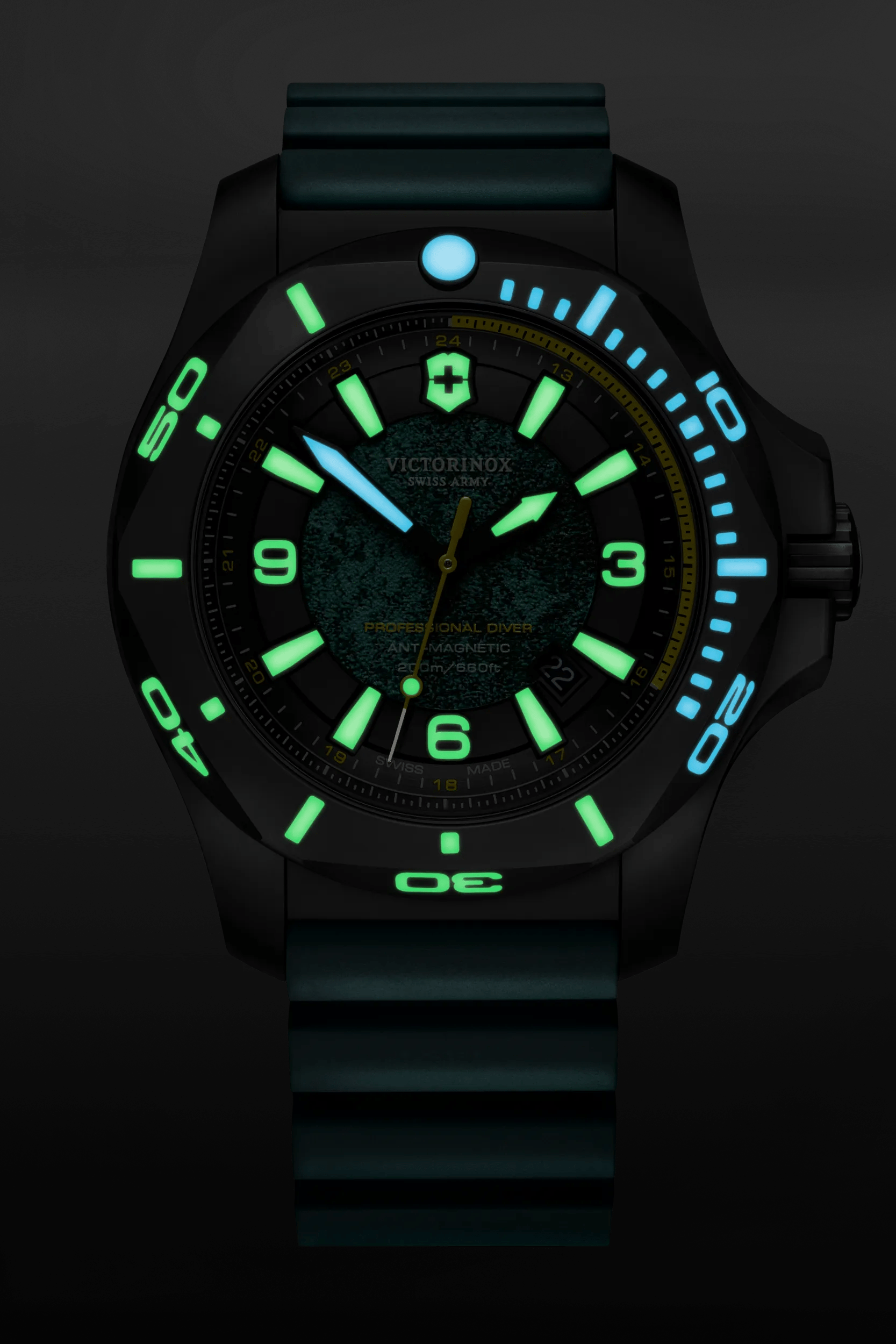 ろく商品 Victorinox I.N.O.X. Professional Diver Titanium Limited